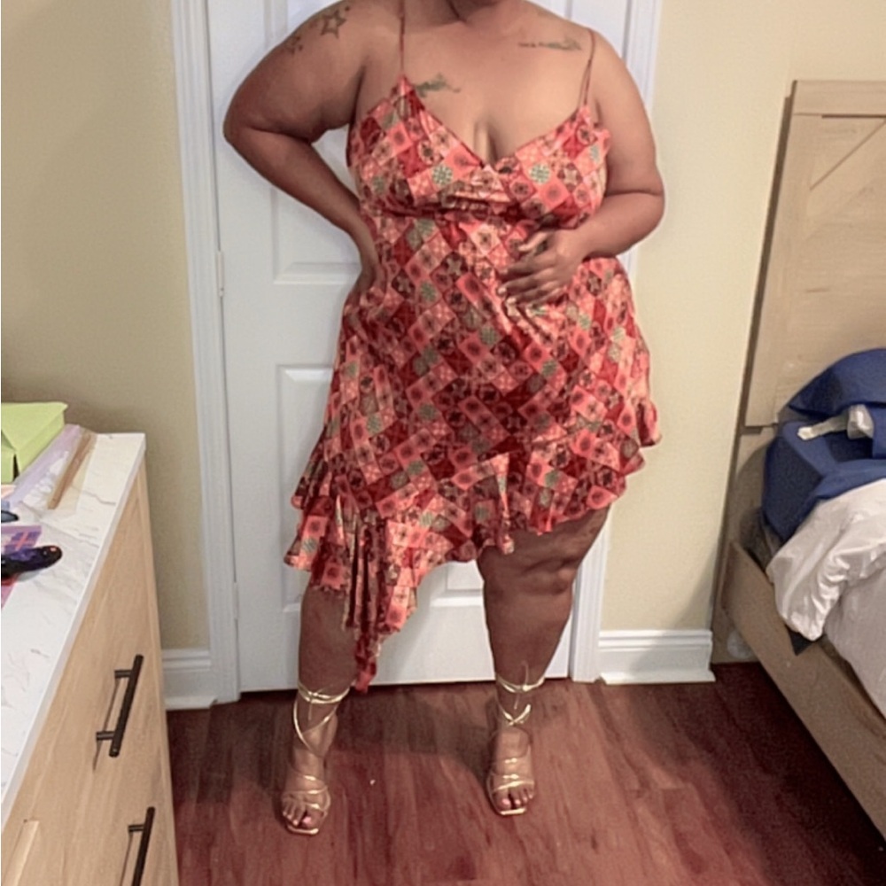 Chic Red Patterned Dress with Gold Sandals